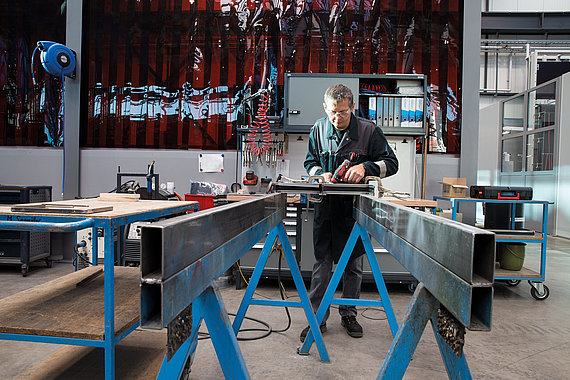 Metalworking facilities for Jansen steel systems and Schüco aluminium systems Jansen AG - Metalworking facilities for Jansen steel systems and Schüco aluminium systems