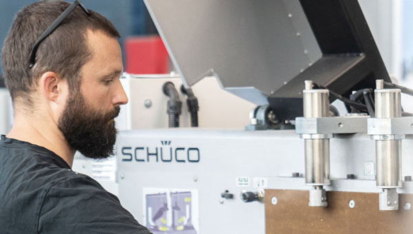 Bausatzfertigung in Zusammenarbeit mit Schüco