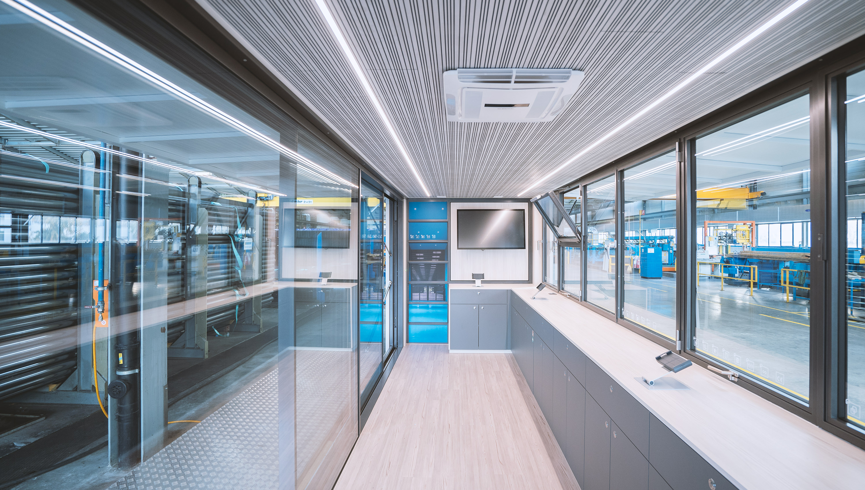 Jansen Roadshow Container Design Interior view - Jansen AG Jansen Roadshow Container Design Interior view - Jansen AG