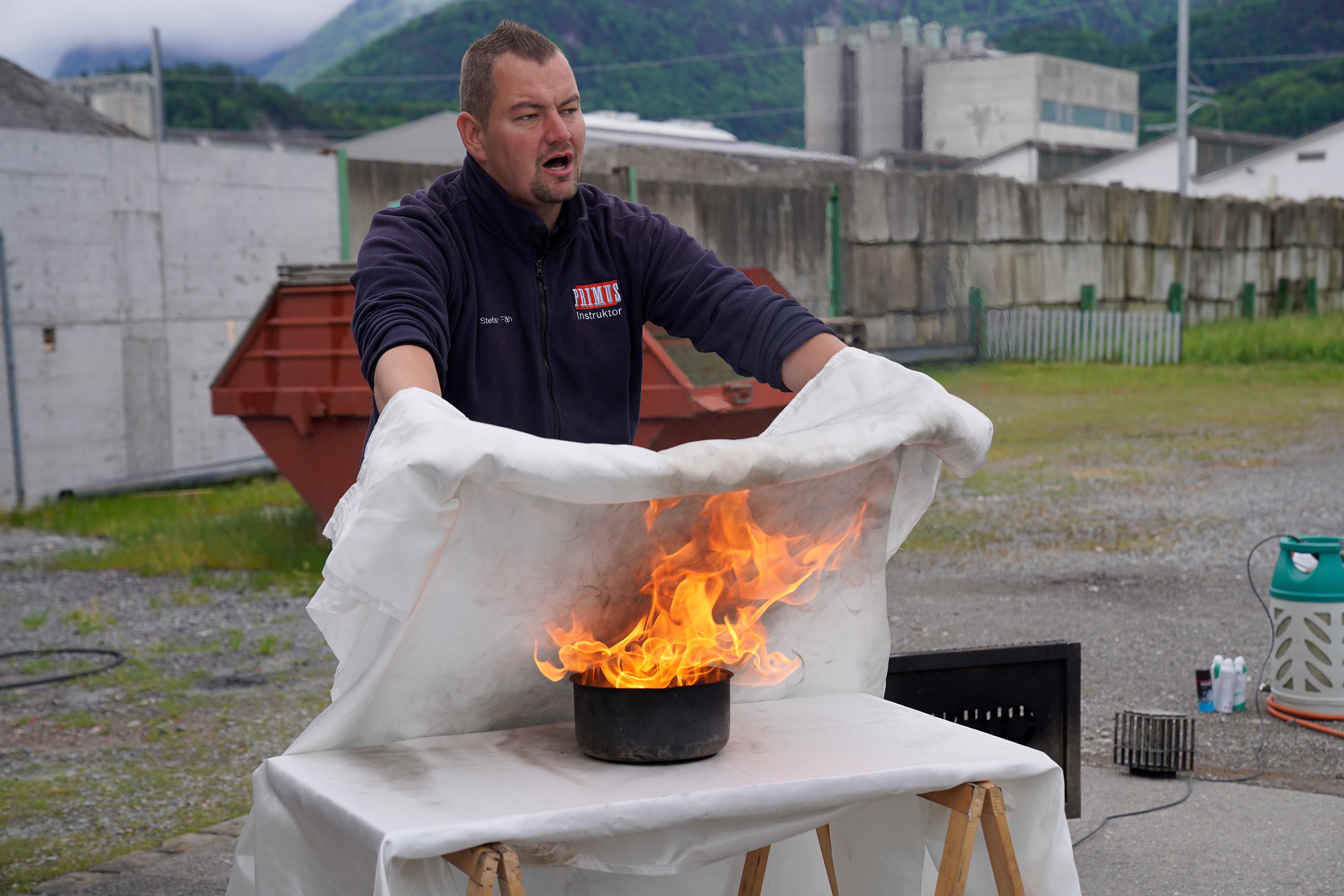 Jansen Demonstration einer Löschdecke