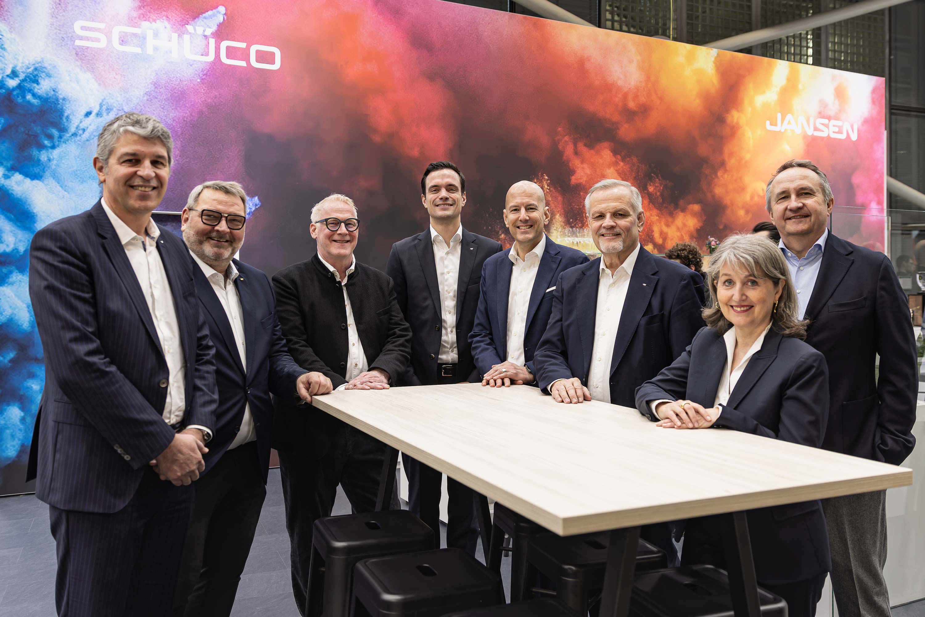 Jansen Jacques Lladós, CEO Schüco International S.C.S., Andreas Graf, Leiter Stahldivision Schüco International KG, Elmar Gollers, Director of Business, Jansen AG, Hendrik Pahlsmeyer, Head of Metal Business Central Europe Schüco International KG, Christoph Jansen, Geschäftsleitung und Verwaltungsrat der Jansen AG, Andreas Engelhardt, persönlich haftender Gesellschafter Schüco International KG, Christel Marchiando, Head of Key Partner Management Europa, Jansen AG und Guido Wortmeier, Director of Sales, Jansen AG