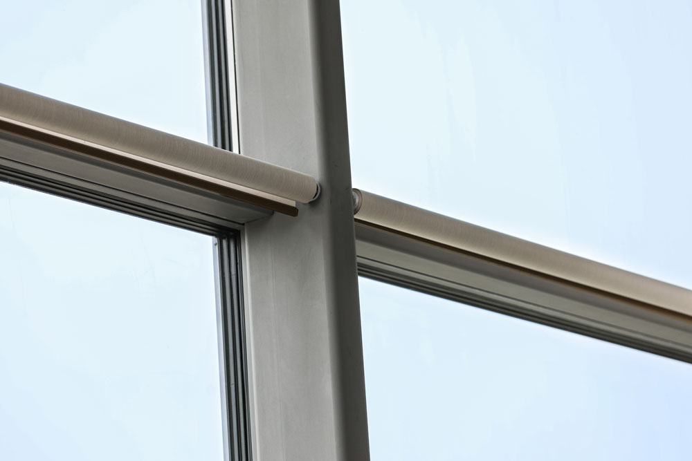 Detailaufnahme eines modernen Gebäudes mit abgerundeten Kanten