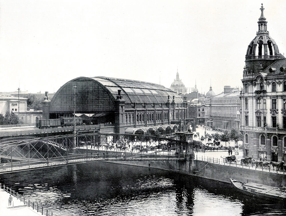 Friedrichstrasse Berlin - Bahnhof der Tränen